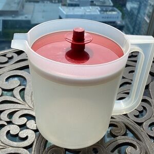 Tupperware - Small 1.5 Qt Pitcher With Push Button Lid